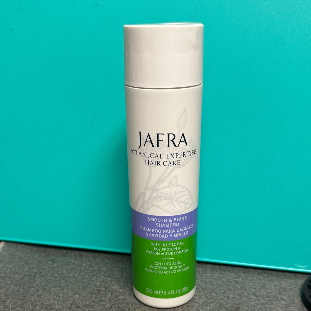 JAFRA Botanical Expertise Hair Care Shampoo - Green and Purple